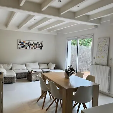 Holiday home Splendide Maison Familiale Avec Piscine